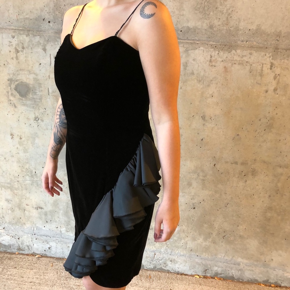 Spaghetti strap black velvet dress w side ruffle M